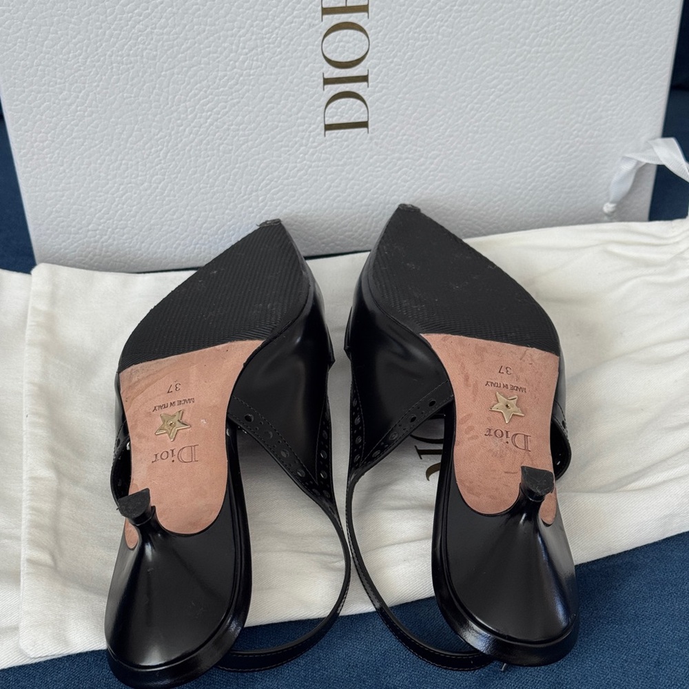 Dior Boy Leather Slingback
Pump Size 37 - Picture 6 of 9